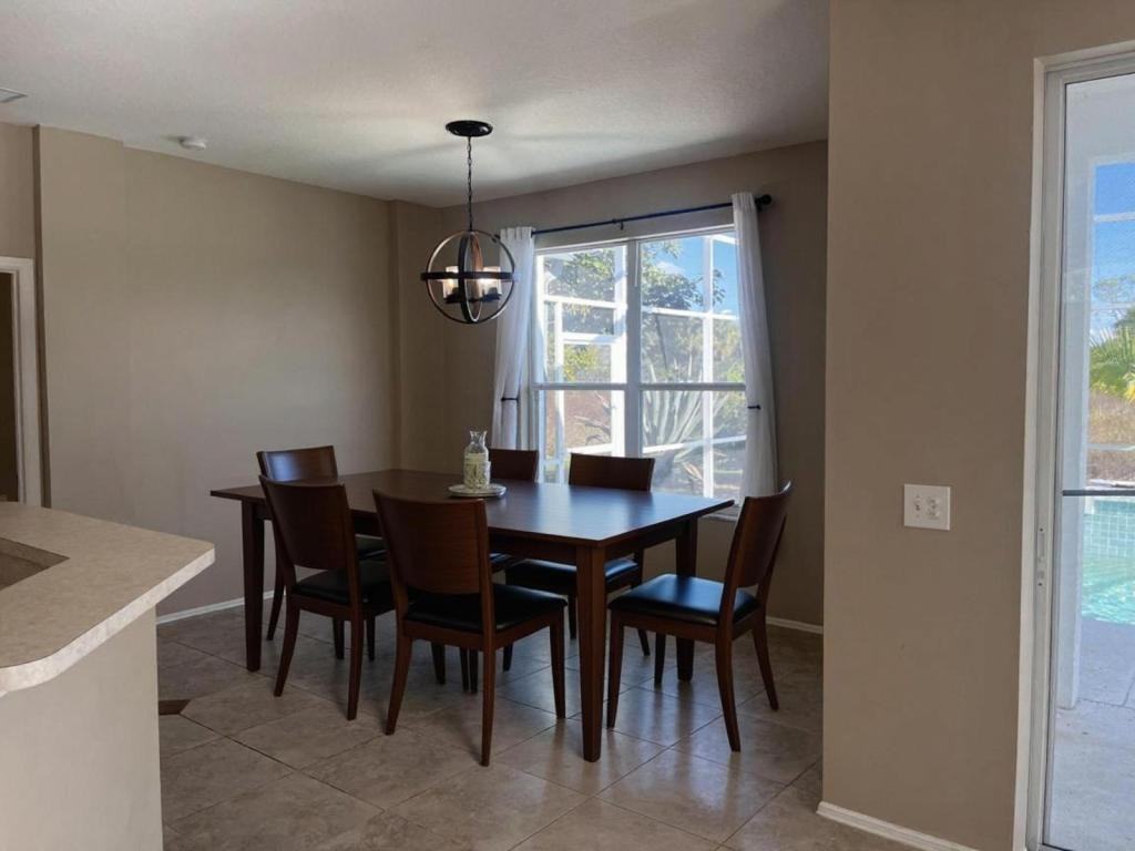 6323 Sturbridge Ct - Photo 4 of 12