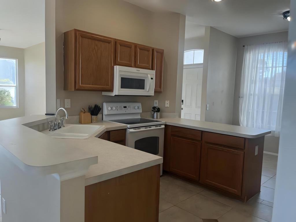 6323 Sturbridge Ct - Photo 5 of 12