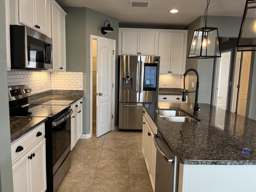 10271 Hawks Landing Dr - Photo 3 of 15