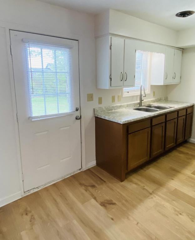 978 Villa Dr - Photo 3 of 15