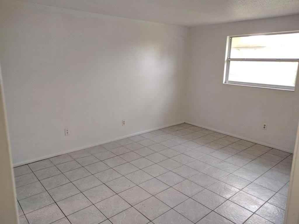 914 67th Ave W - Photo 7 of 13