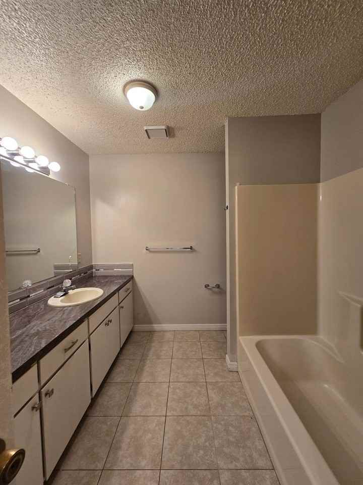 1032 Mockingbird Ln #B - Photo 5 of 7