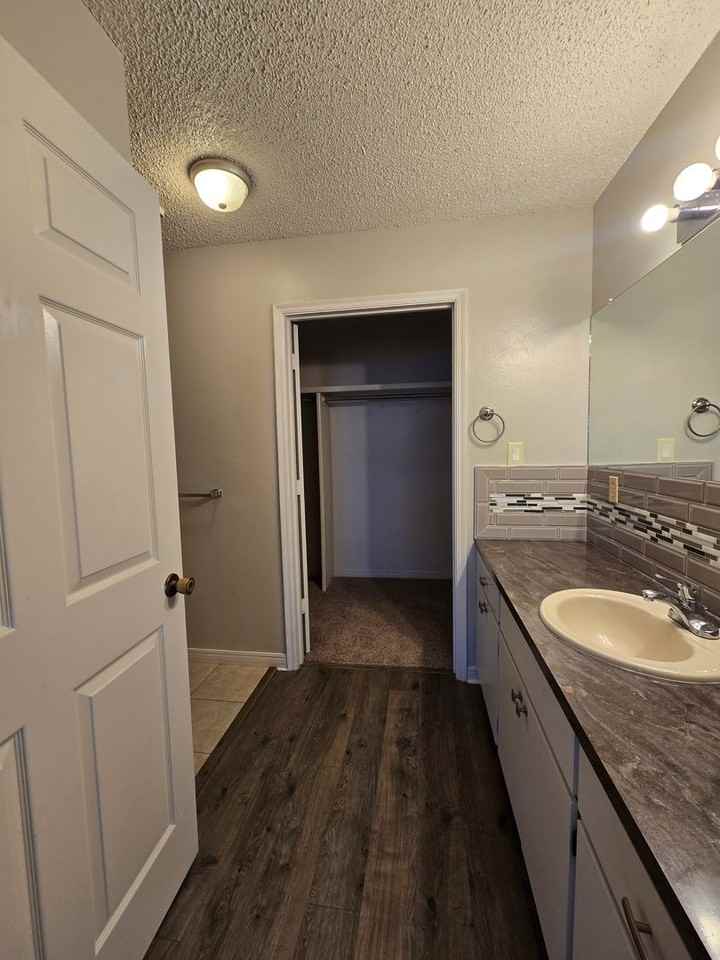 1032 Mockingbird Ln #B - Photo 6 of 7