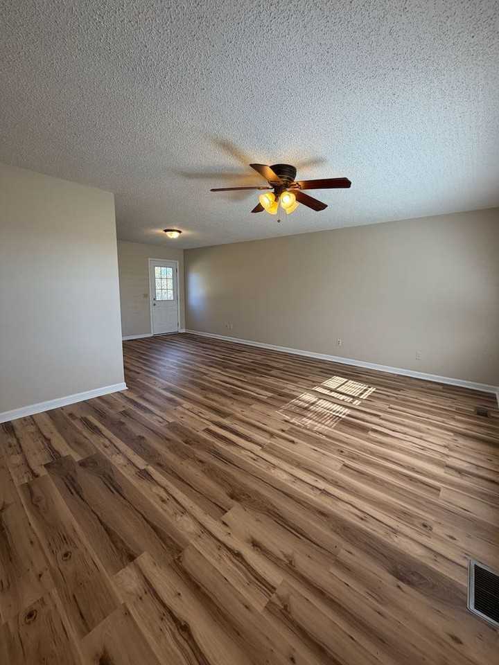 235 Boles Rd - Photo 4 of 34