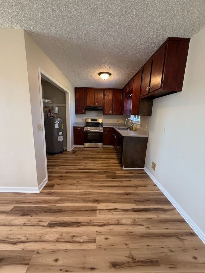 235 Boles Rd - Photo 7 of 34