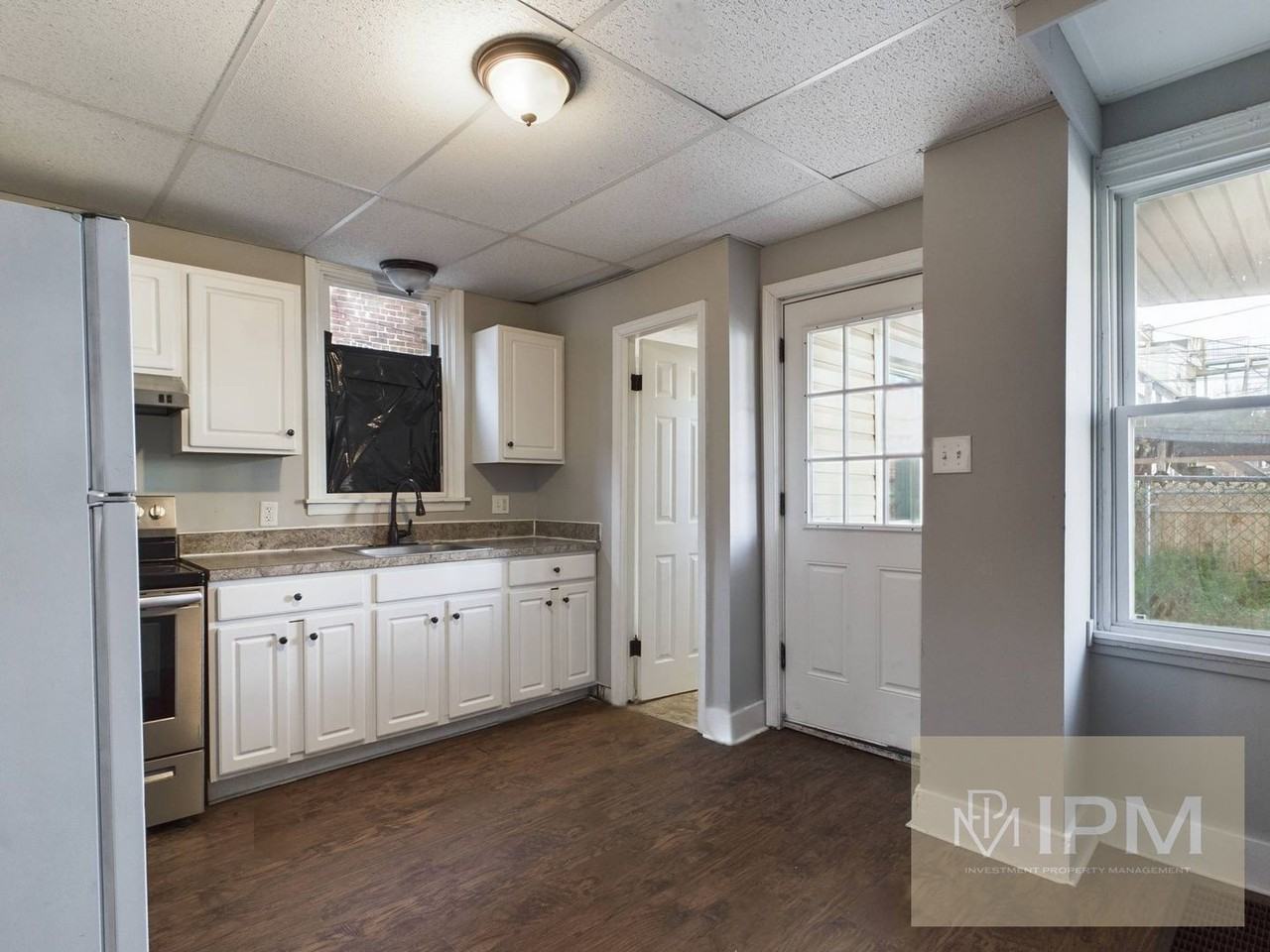 716 School St - Photo 4 of 16