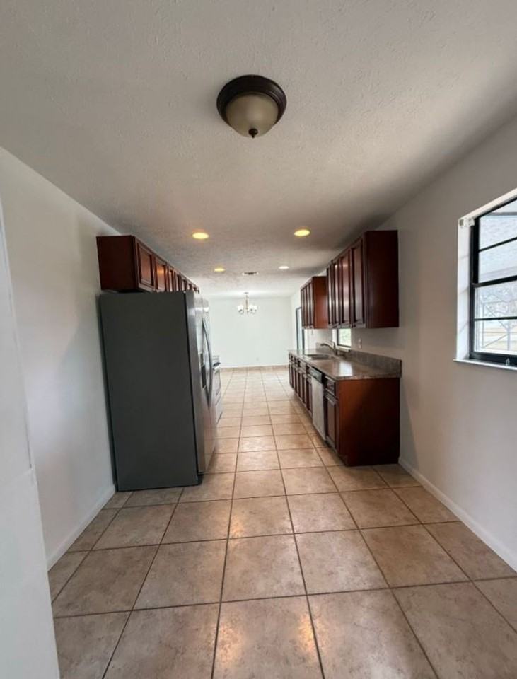 1517 Se Crown St - Photo 2 of 17