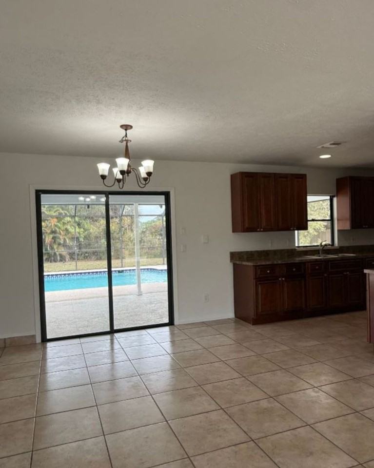 1517 Se Crown St - Photo 5 of 17