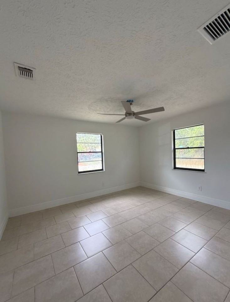 1517 Se Crown St - Photo 7 of 17