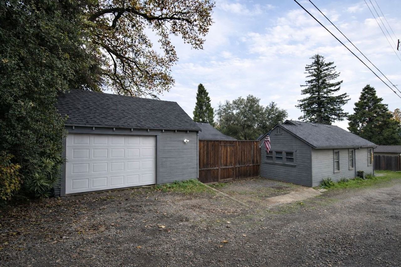 1012 Bidwell St - Photo 2 of 13