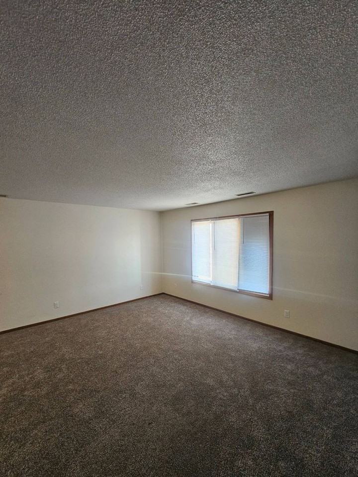 Carroll 31-Unit - Photo 2 of 11