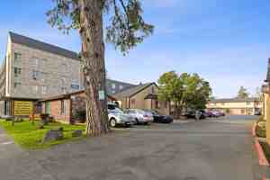 featured image of 9801 Ne Glisan St