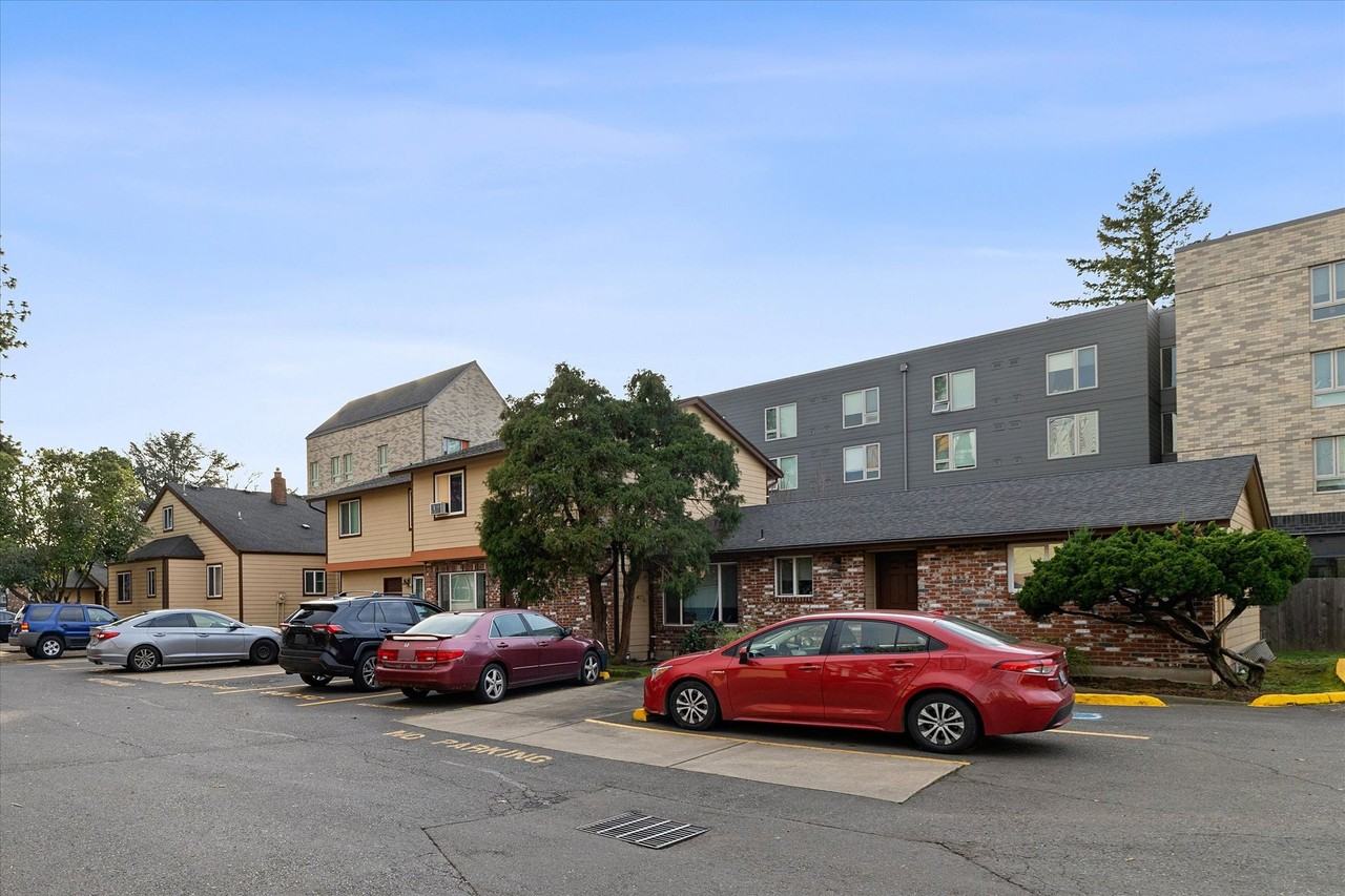 Cape Manor - Photo 2 of 50