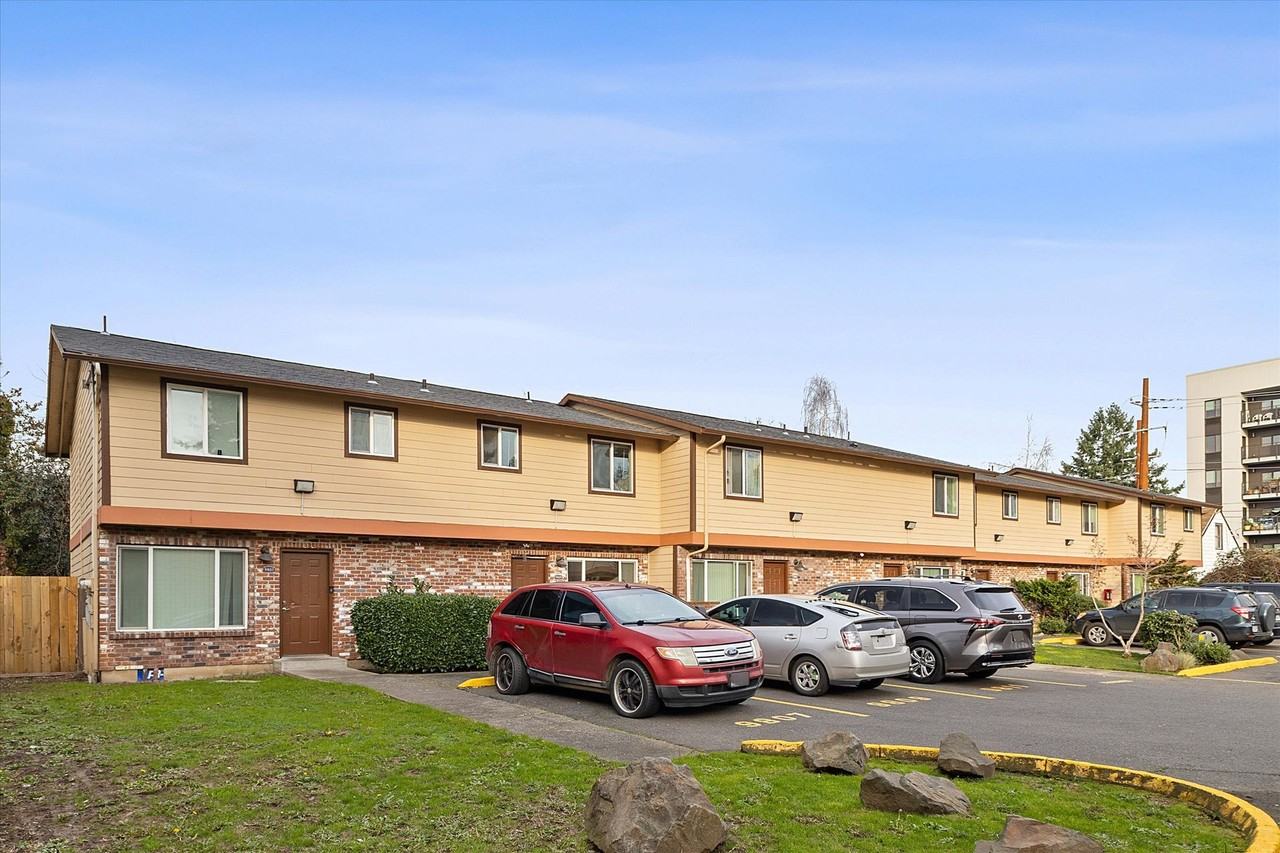 Cape Manor - Photo 4 of 50