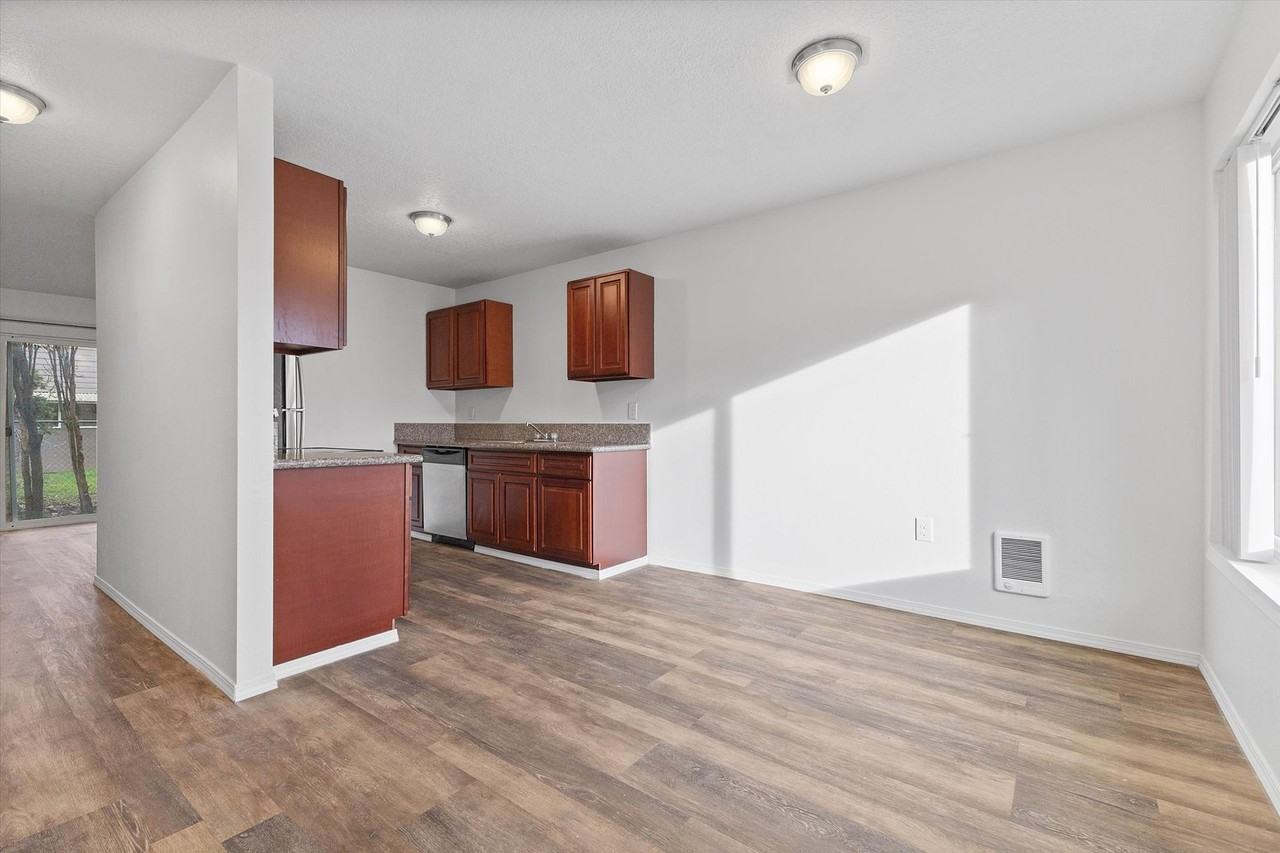 Cape Manor - Photo 5 of 50