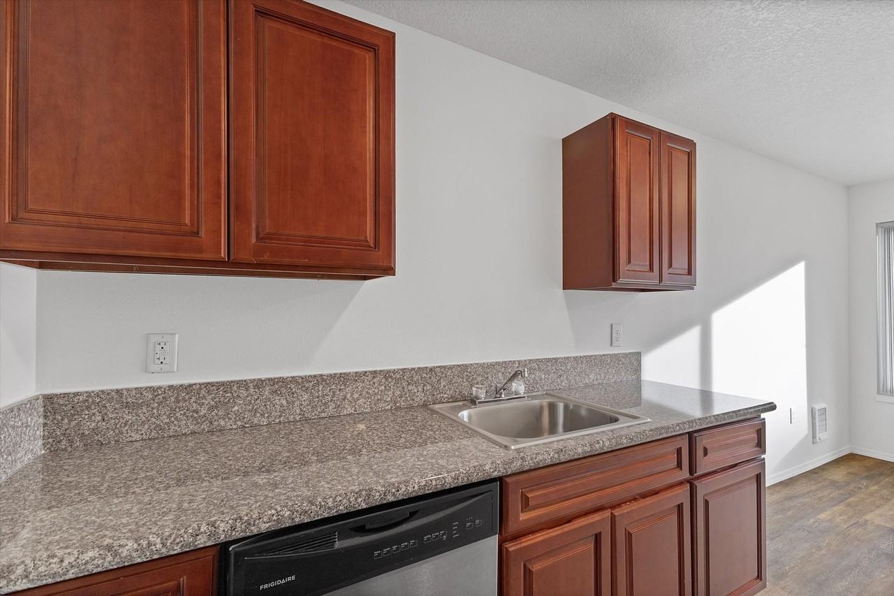 Cape Manor - Photo 7 of 50