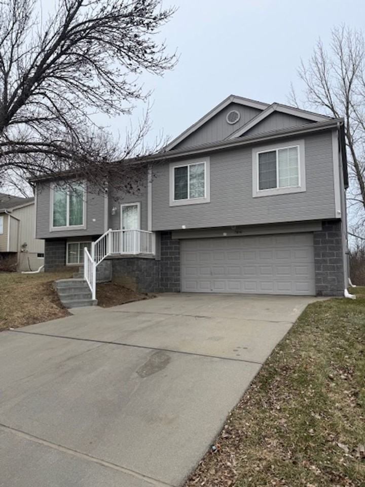 7841 Bondesson St - Photo 2 of 19