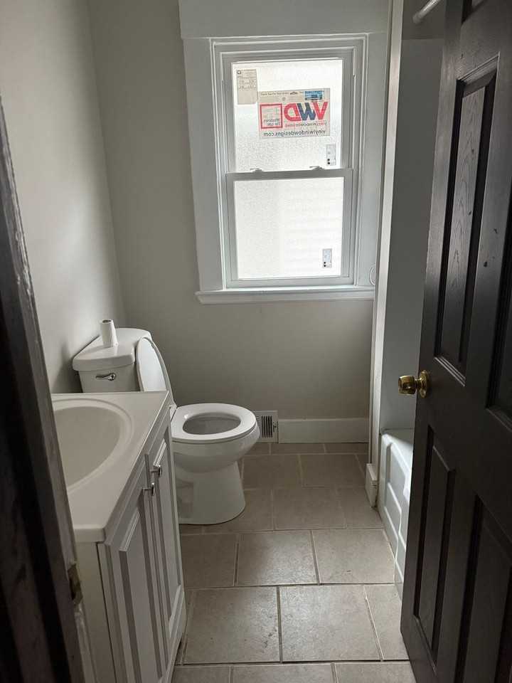 497 Melville St - Photo 6 of 15