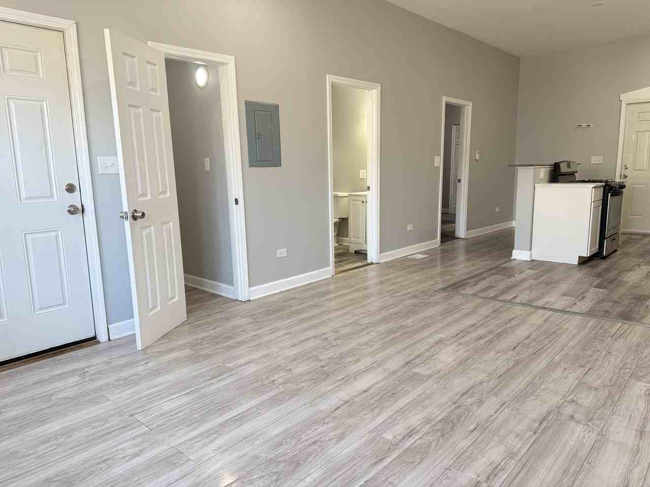 9605 S Avenue L #1F - Photo 3 of 10