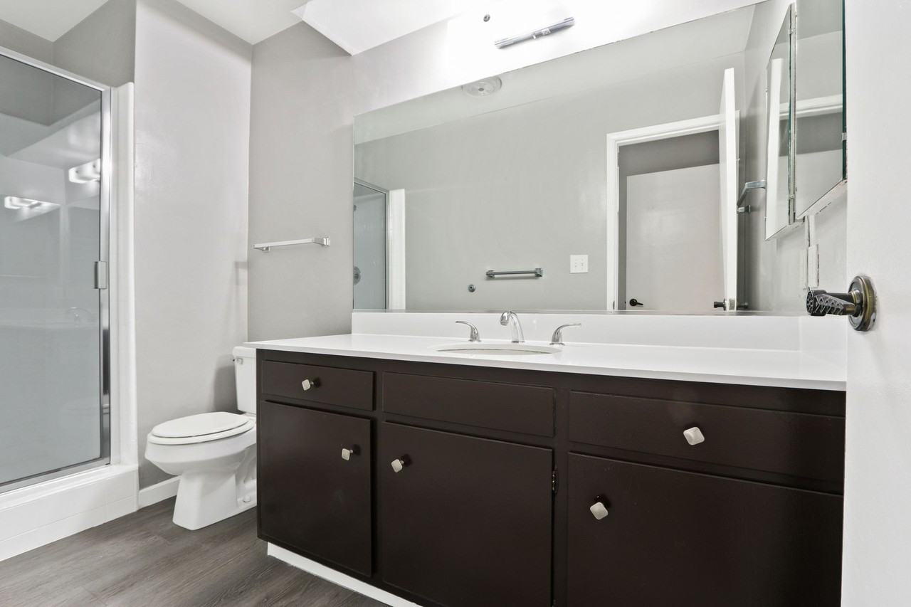 1111 17th St #D in Santa Monica - Photo 3 of 4