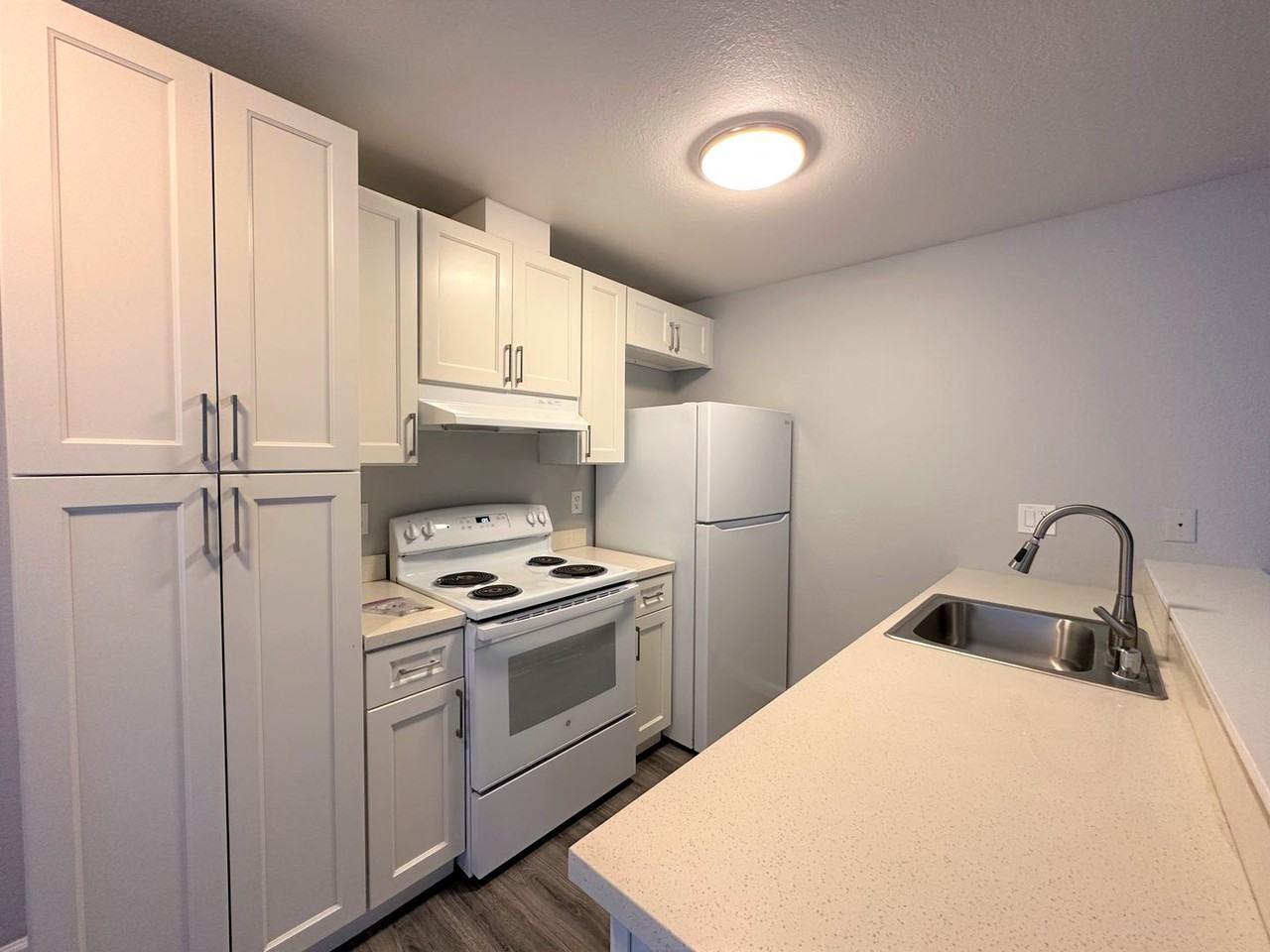 Lincoln Crest Apartments - Photo 3 of 11