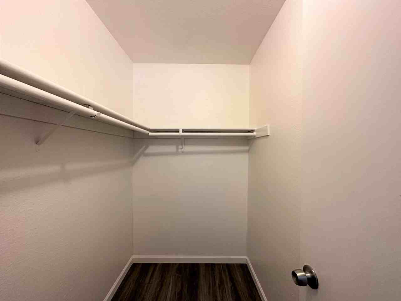 Lincoln Crest Apartments - Photo 7 of 11