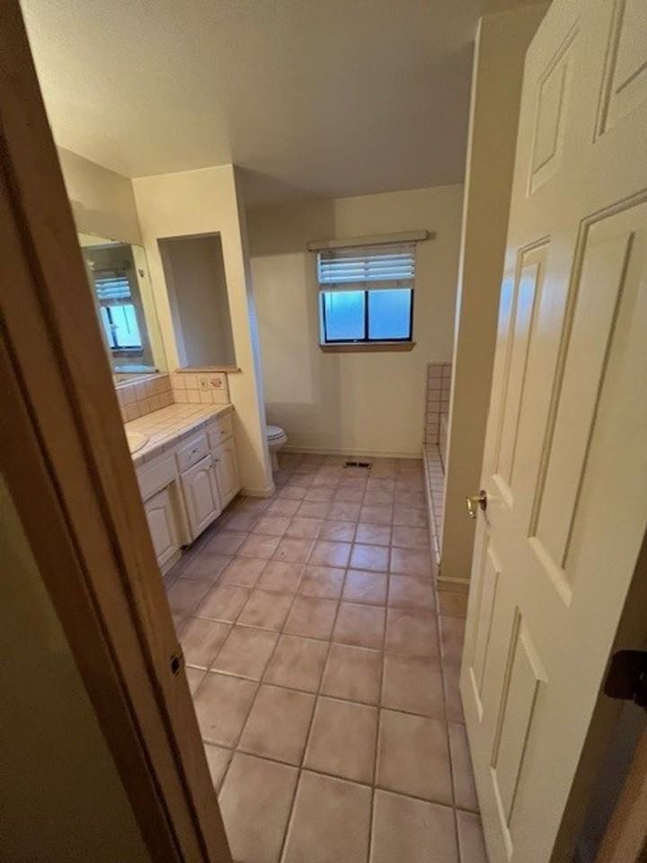 3714 W Woodside Ave - Photo 7 of 13