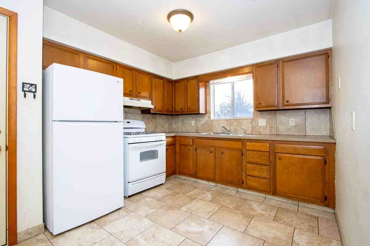 70 Home St - Photo 6 of 18