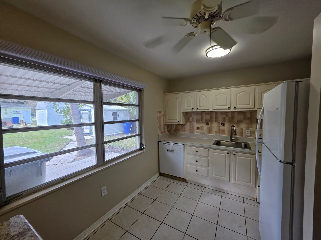 1631 4th Ct - Photo 3 of 14