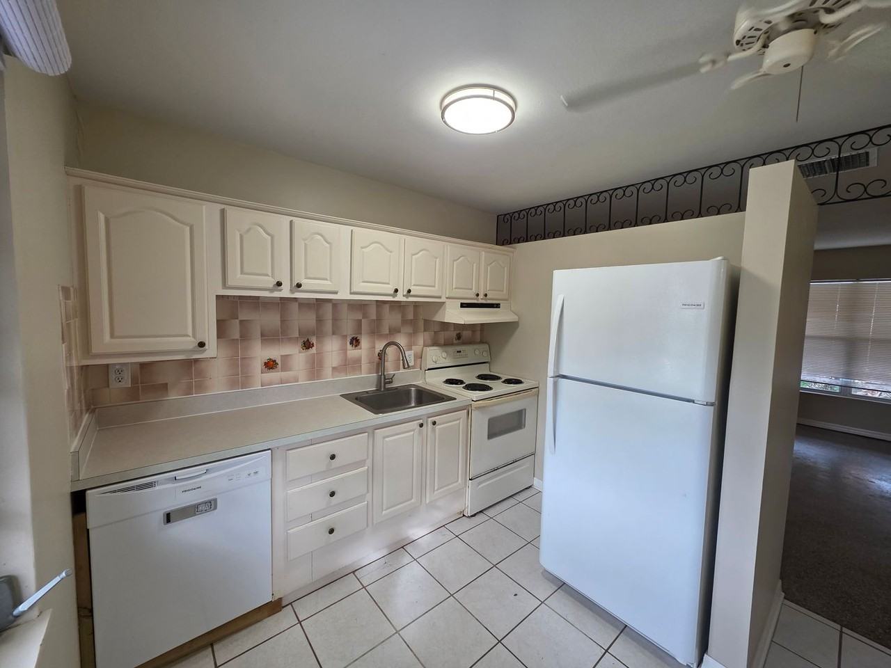 1631 4th Ct - Photo 4 of 14