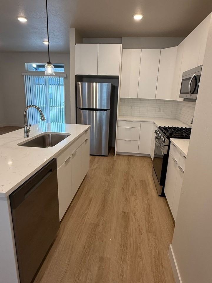 1169 N Meridian Ln - Photo 2 of 17