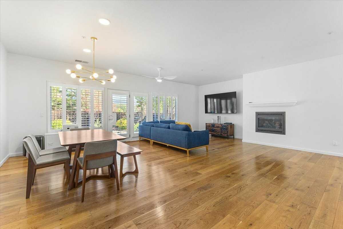 302 Laurel Ct - Photo 2 of 27