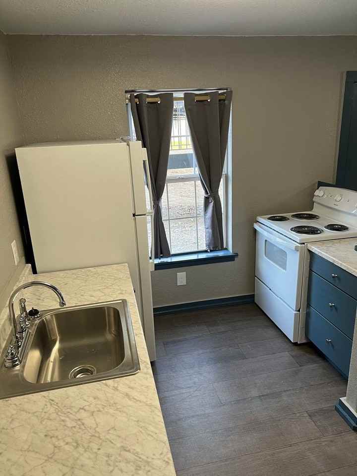 3215 Bert Kouns Industrial Loop - Photo 5 of 13