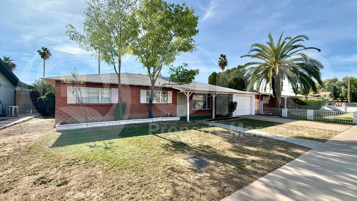 8125 E Amelia Ave - Photo 2 of 31