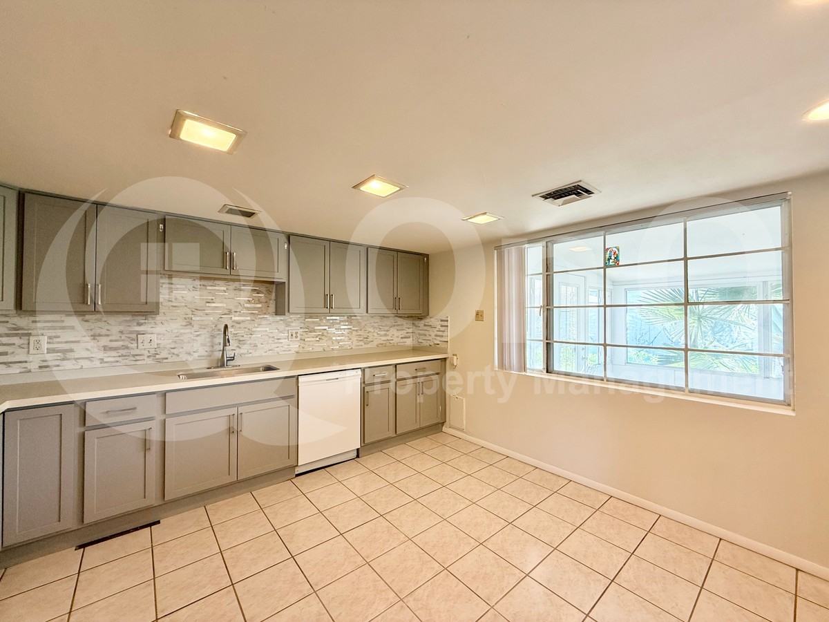 8125 E Amelia Ave - Photo 6 of 31