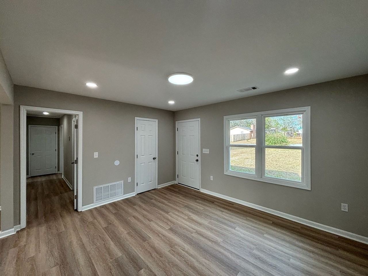 5318 Delray Dr - Photo 3 of 18