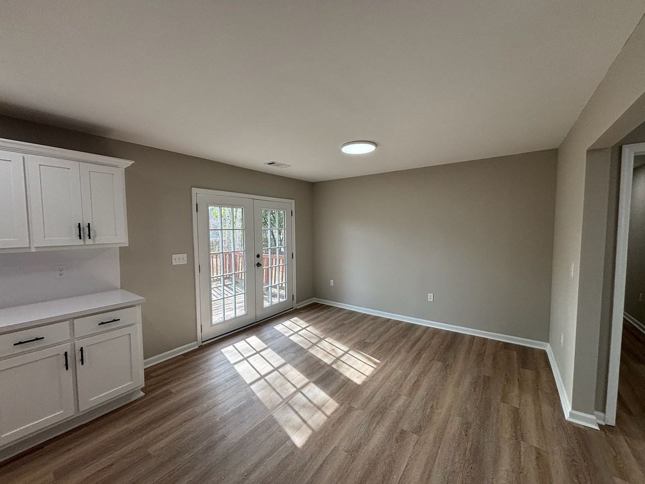 5318 Delray Dr - Photo 4 of 18