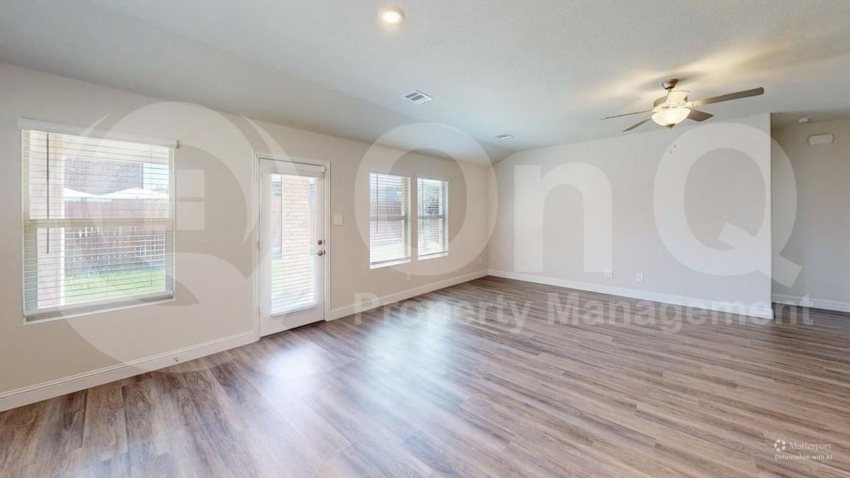 613 Huntley Dr - Photo 4 of 28