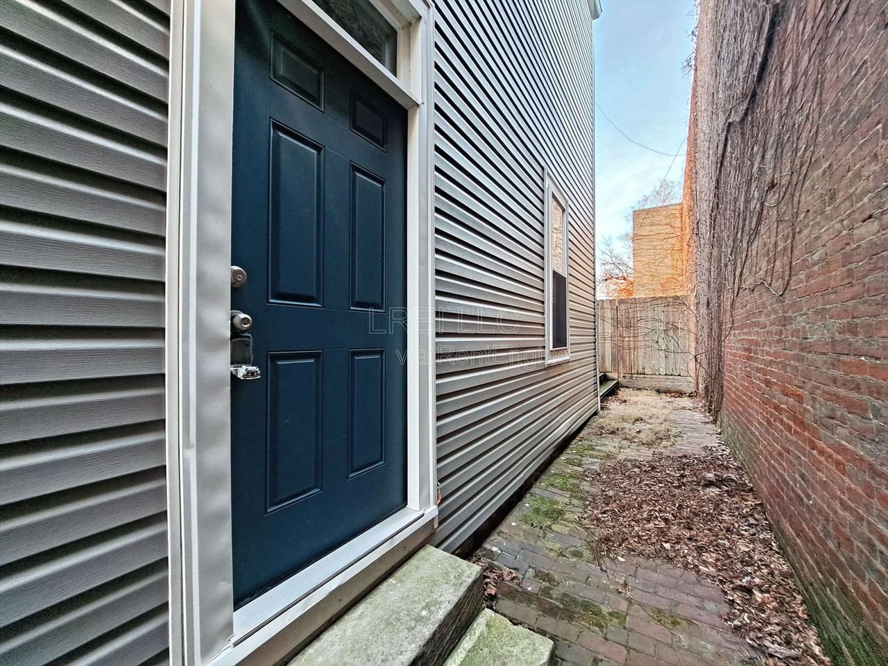 925 E Madison St #2 - Photo 2 of 14