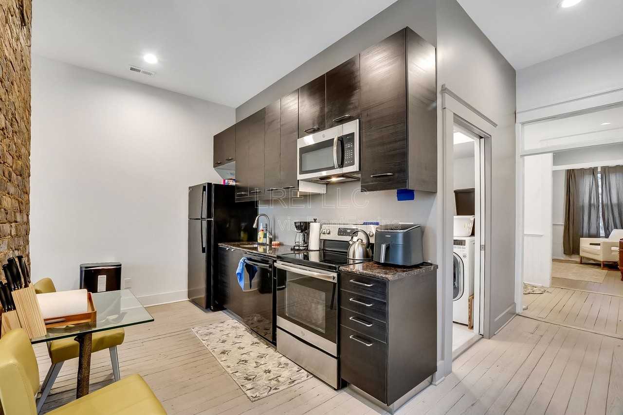 925 E Madison St #2 - Photo 7 of 14