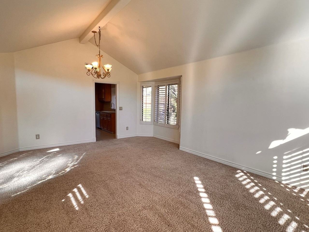 8900 Landover Ln - Photo 4 of 29