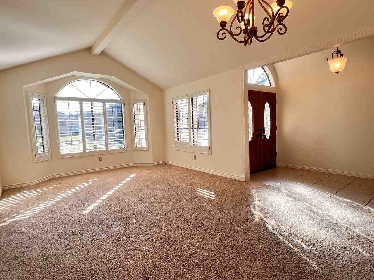 8900 Landover Ln - Photo 5 of 29