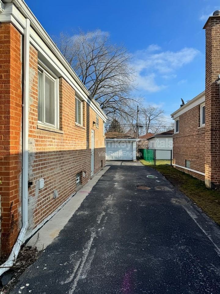 14231 Dobson Ave - Photo 2 of 15