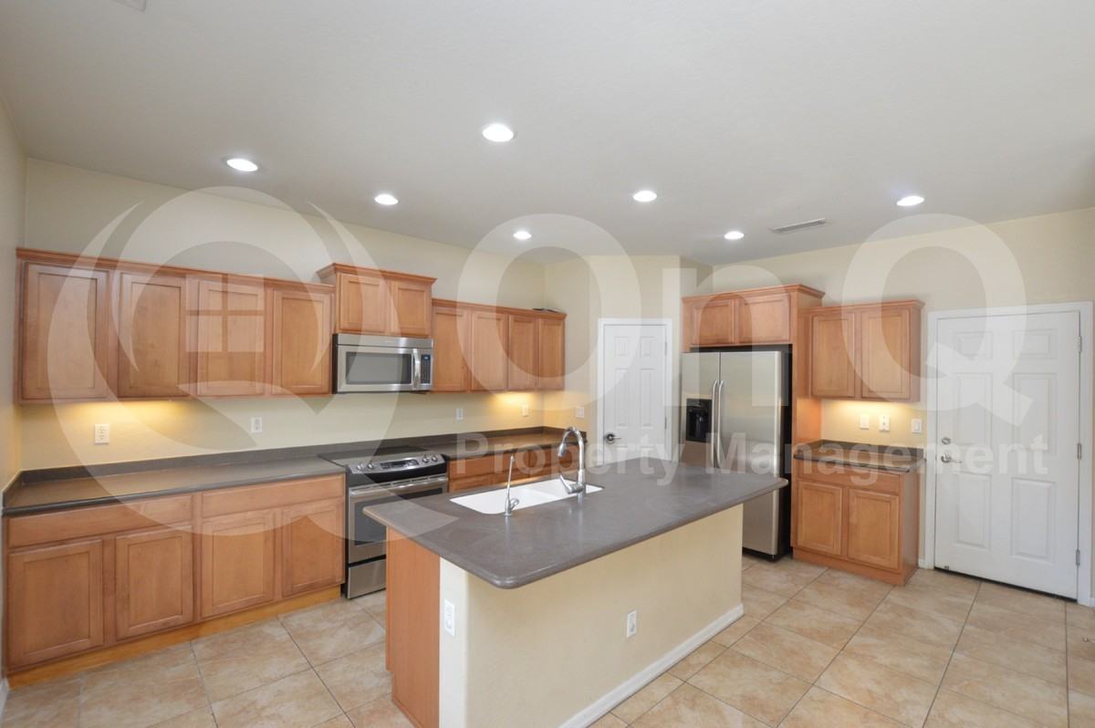 2209 W Marconi Ave - Photo 3 of 25