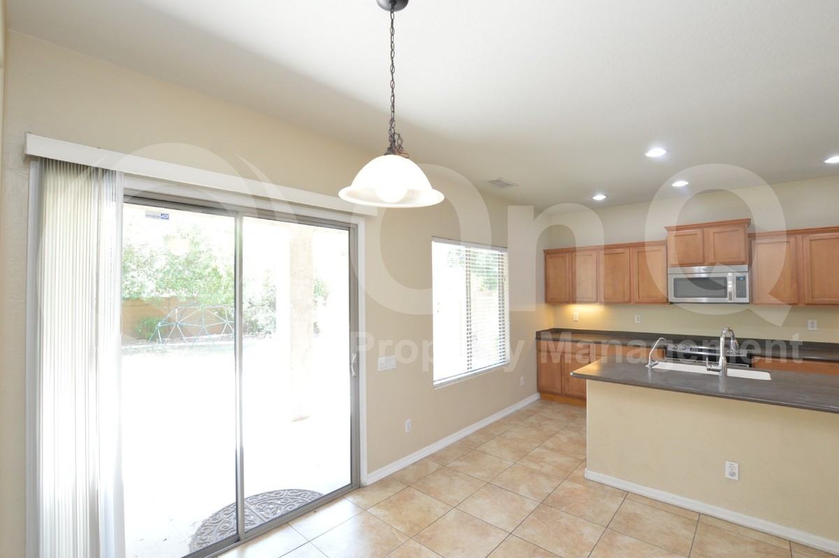 2209 W Marconi Ave - Photo 4 of 25