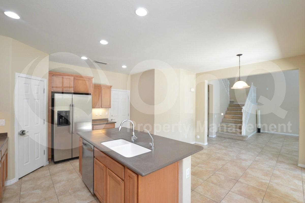 2209 W Marconi Ave - Photo 5 of 25