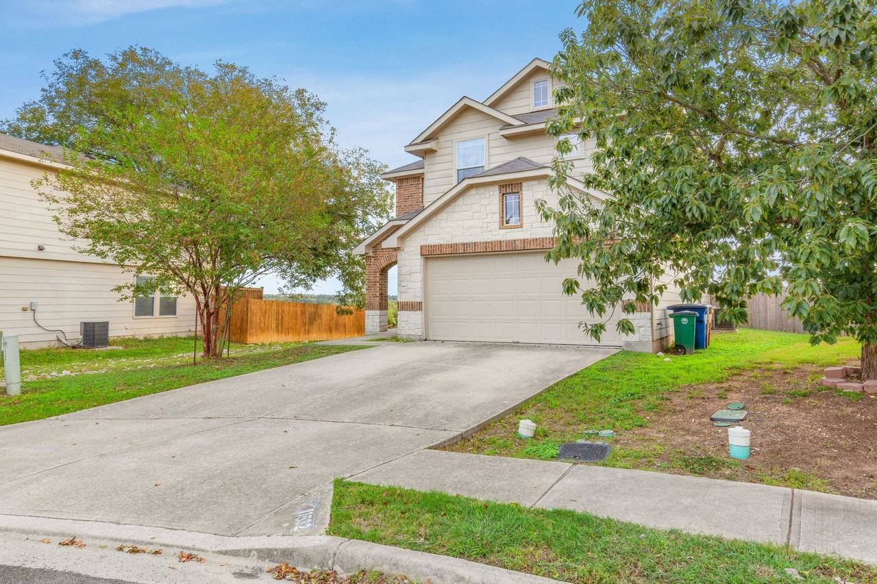 11532 Ashbrook Dr - Photo 2 of 50