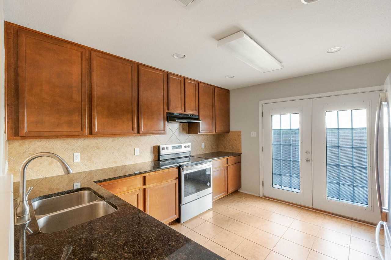 11532 Ashbrook Dr - Photo 5 of 50