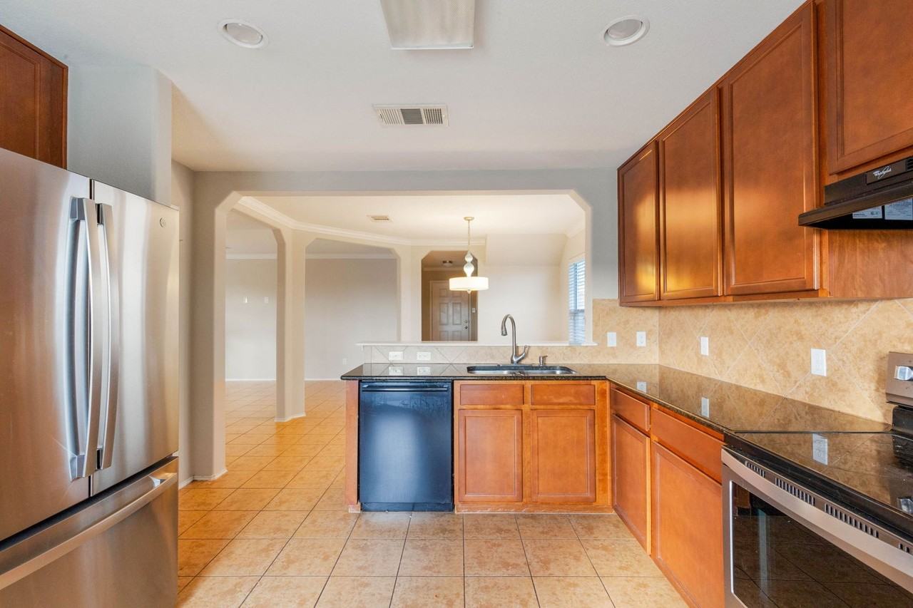 11532 Ashbrook Dr - Photo 7 of 50