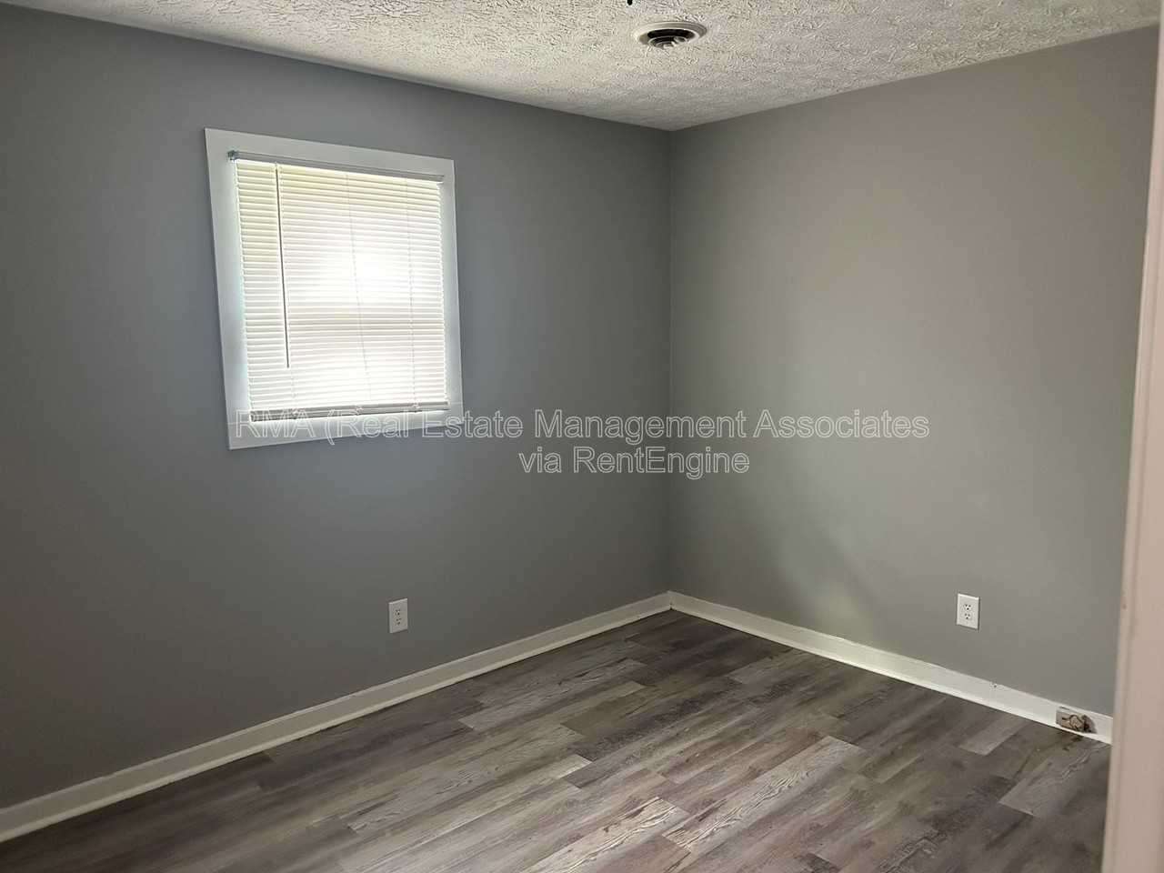 217 W Quilly St - Photo 3 of 7